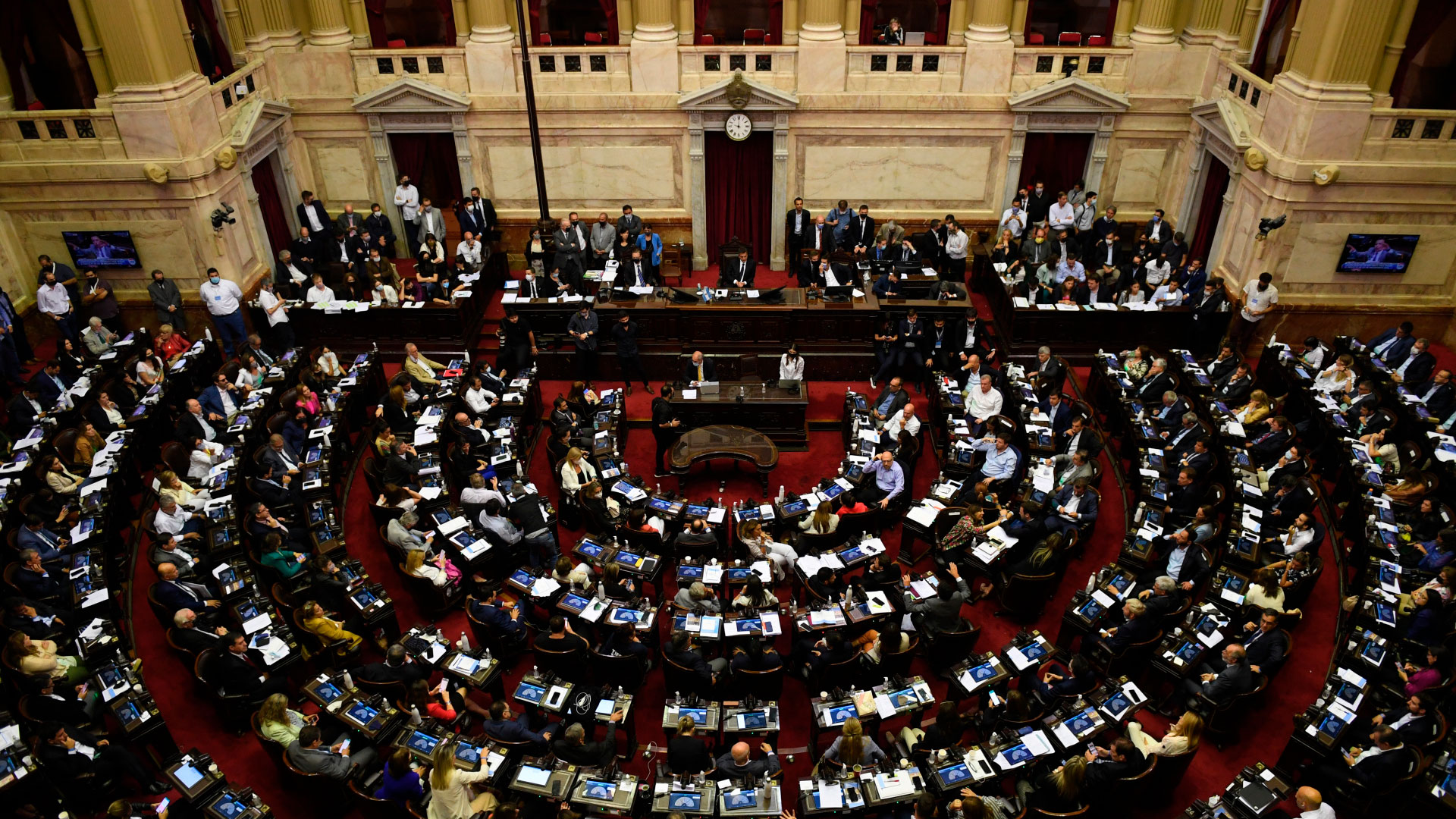 Los senadores obtienen un nuevo aumento salarial y su remuneración se elevará a $8 millones