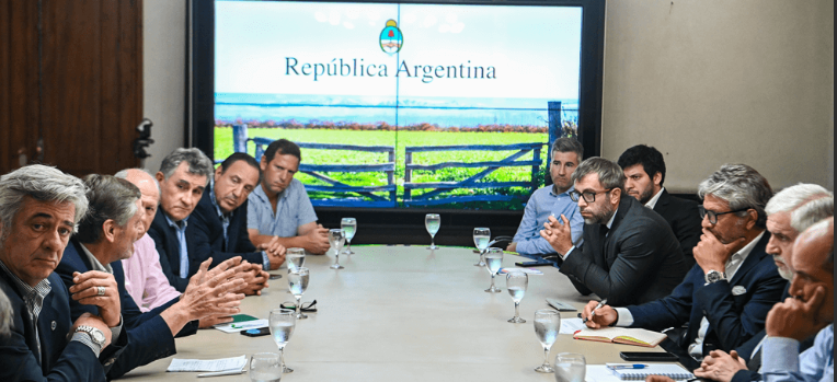 El Gobierno anunciaría baja de retenciones a la carne en la Rural y el campo espera señales para los granos