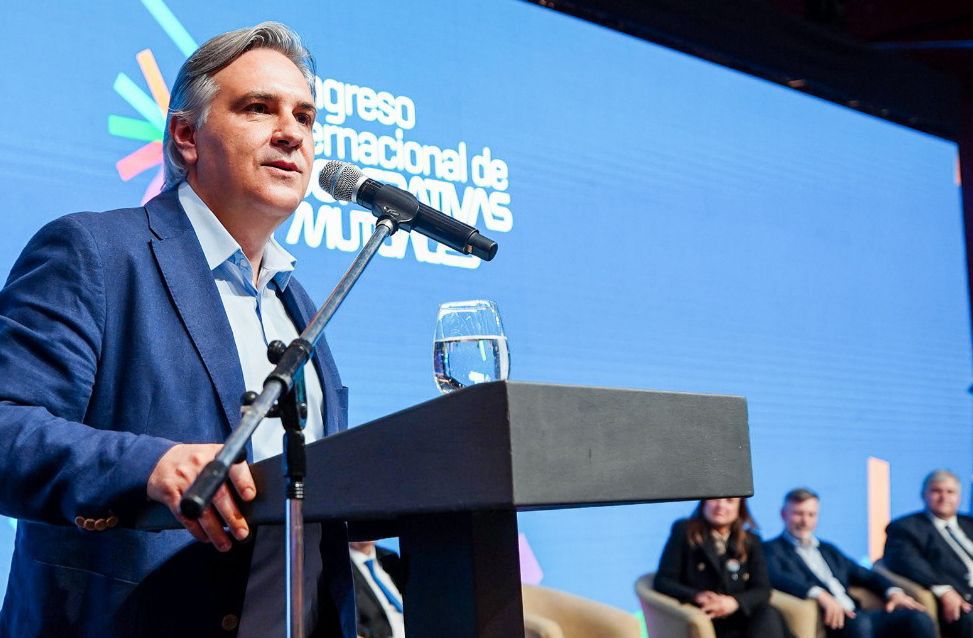 El gobernador encabezó la apertura del primer Congreso Internacional de Cooperativas y Mutuales