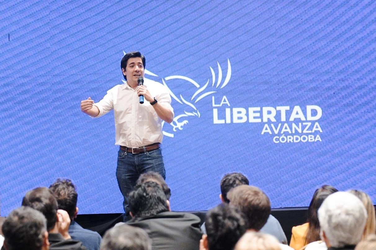 Córdoba se tiñó de violeta: Milei arrasó y La Libertad Avanza ganó cinco bancas